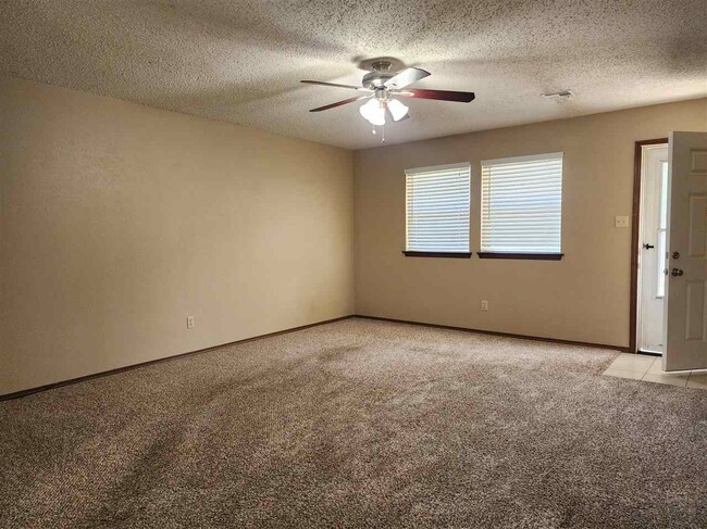Building Photo - 7938 NW Crossland Cir