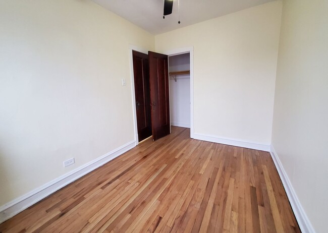 Foto del edificio - 3056 W Irving Park Rd