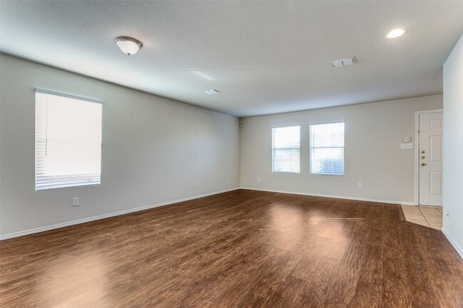 Photo - 1145 Maplewood Lane Unit House