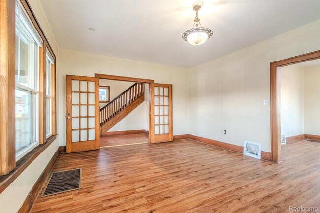 Building Photo - 187 Vester Ave