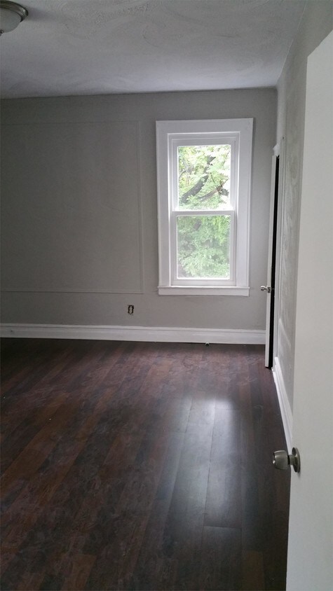 Building Photo - 462 Leslie St