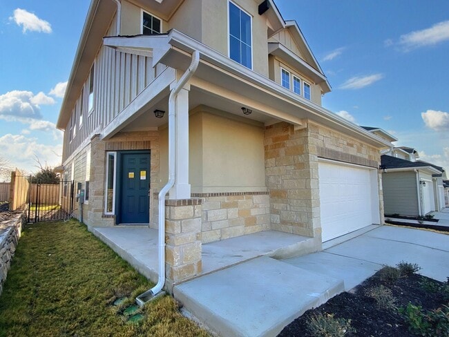 Building Photo - Beautiful and Spacious 4/BR 3.5/BA Modern ...