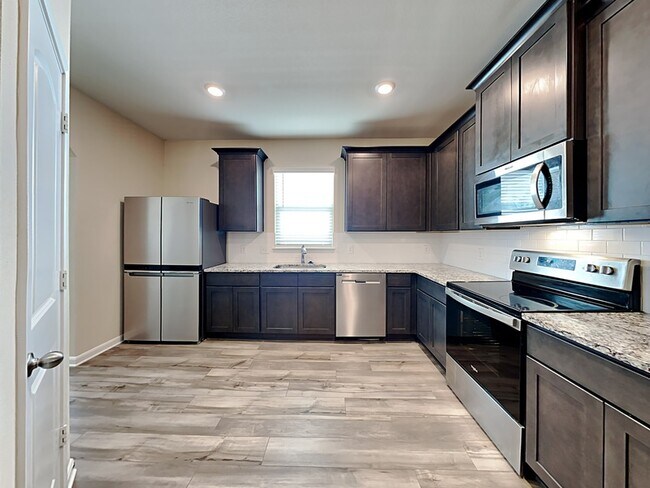 Foto del edificio - 353 Lowery Oaks Trl