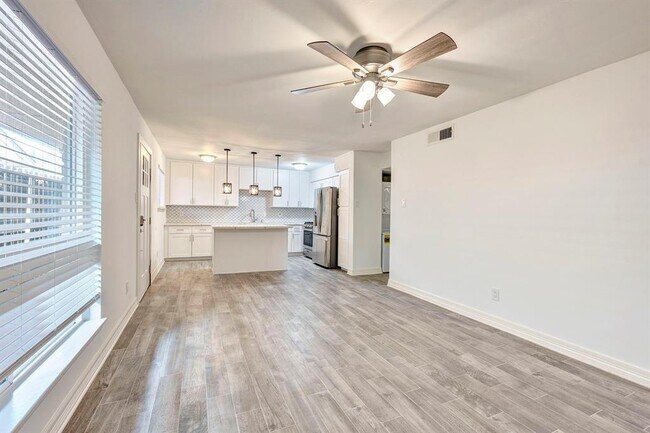 Foto del edificio - 1529 Wirt Rd