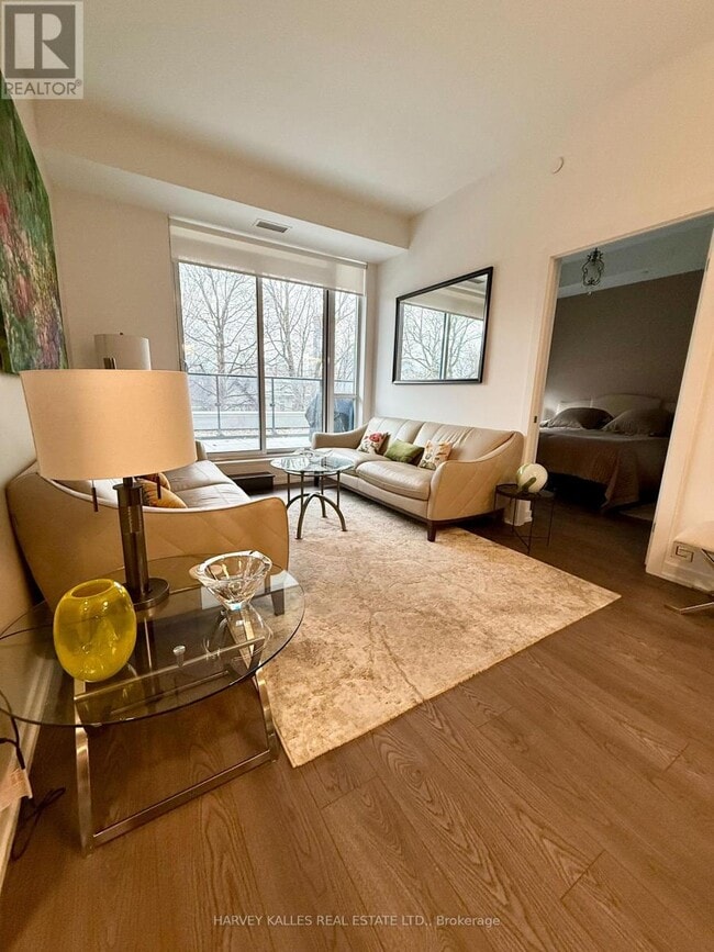 Building Photo - 609 Avenue Rd