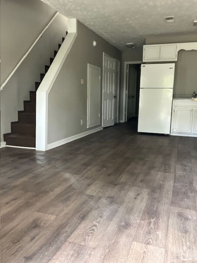 Building Photo - Renovated 3 Bedroom 2 Bath Home for Rent!