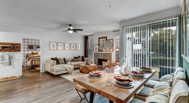 Foto del edificio - 9603 Custer Rd