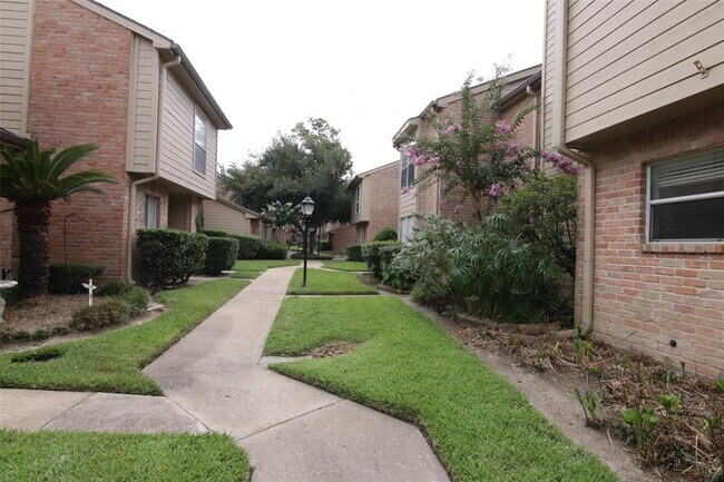 Foto del edificio - 926 Memorial Village Dr