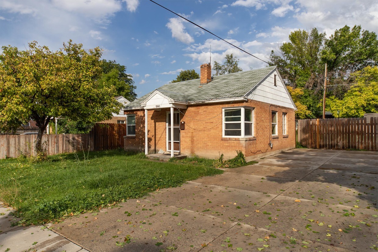 Primary Photo - 1068 Crescent Dr