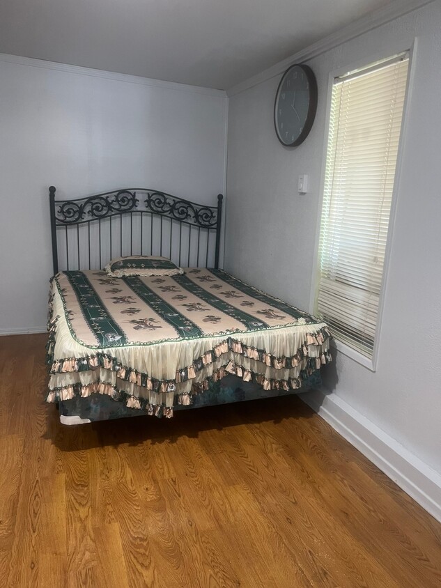 Photo - 16405 NE 12th St (Bellevue, WA)