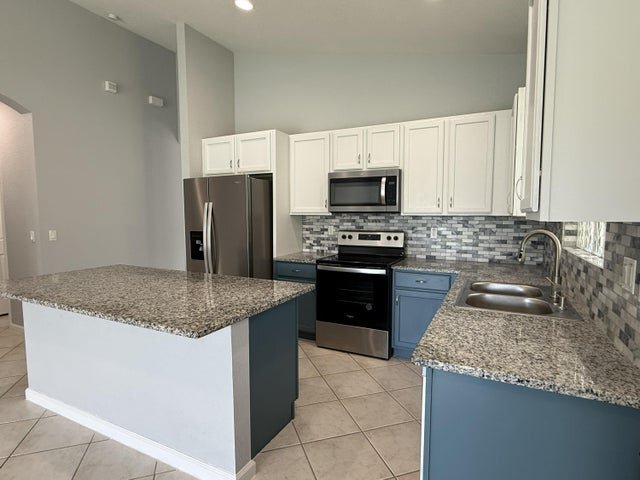 Building Photo - 9084 Silver Glen Way