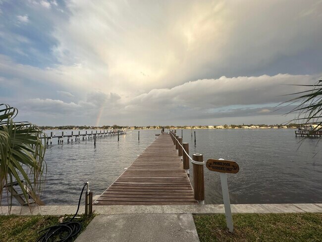 Foto del edificio - 1100 S Lake Dr