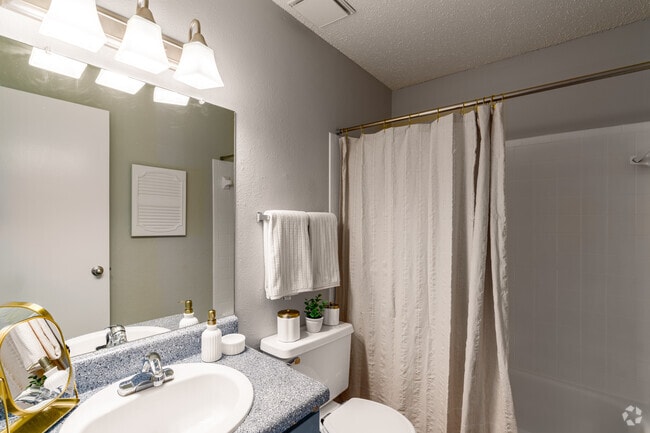 2BR, 2BA - 961SF - Secondary Bathroom - The Bricks on 13th Apartments