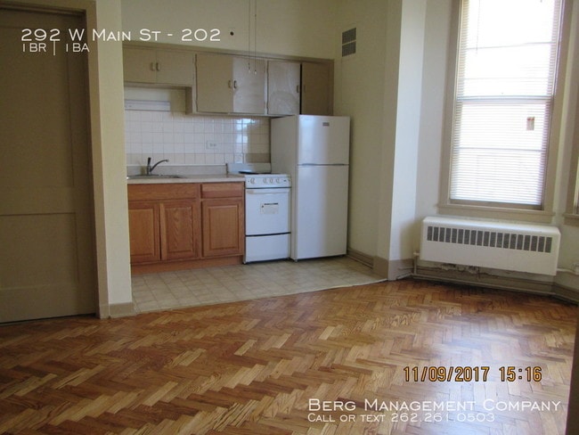 Building Photo - One Bedroom Heat Included