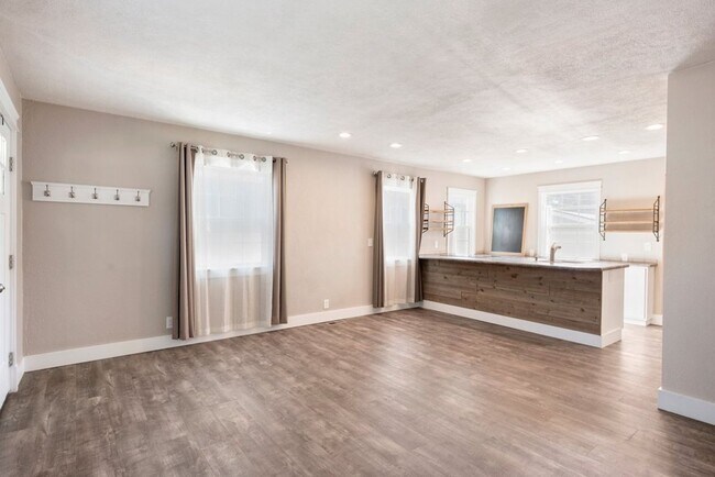 Foto del edificio - 418 E Hawthorne Rd