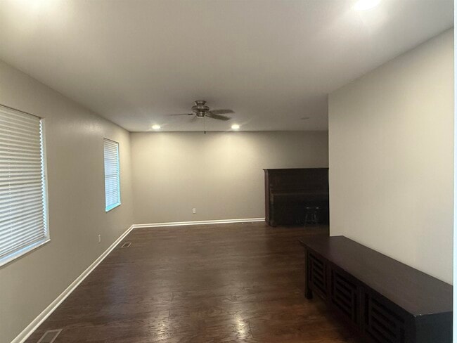 Foto del edificio - 2033 Doomar Dr