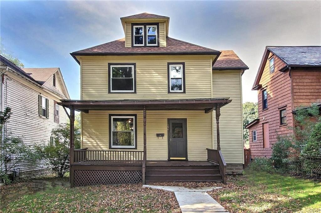 Primary Photo - 156 Analomink St