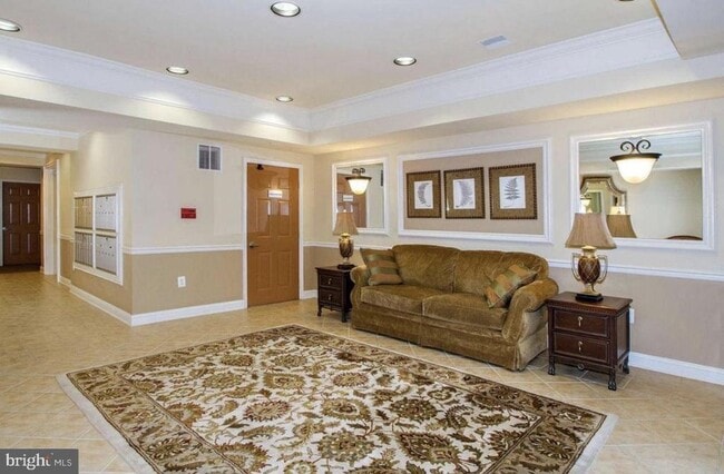 Building Photo - 5801 Clipper Ln