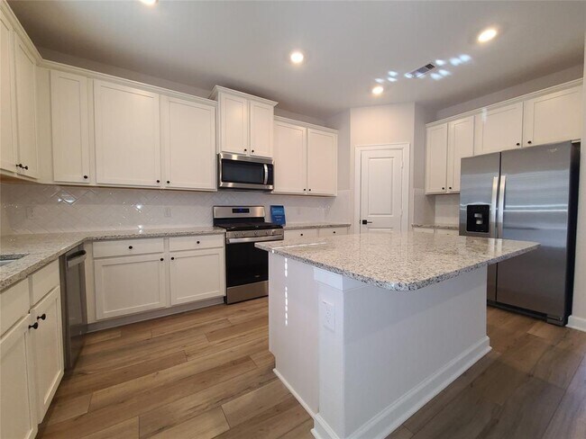 Foto del edificio - 708 Fallen Hemlock Ct
