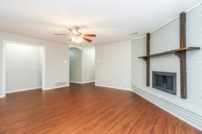 Building Photo - 2608 Shady Grove Dr