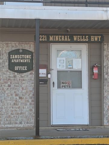 Foto del edificio - 1221 Mineral Wells Hwy