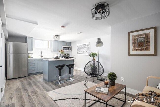 Photo du bâtiment - Stylish 2 Bedroom Apartment – All Utilities & Parking Included – $1,999/month
