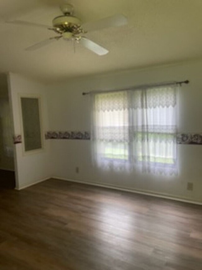 Foto del edificio - Two Bedroom Mobile Home in Quiet Setting