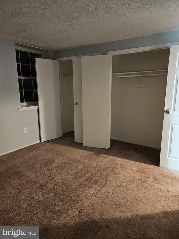 Building Photo - 1712 Village Green Dr
