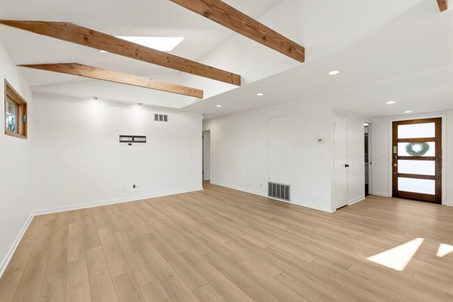 Building Photo - Charming Cardiff-by-the-Sea Cottage - Spacious, Great Neighborhood