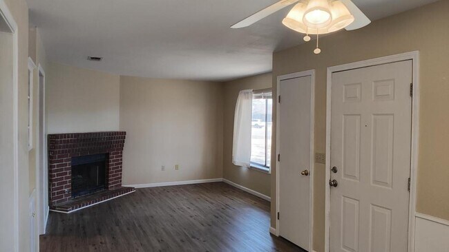 Building Photo - 2706 5th Ave