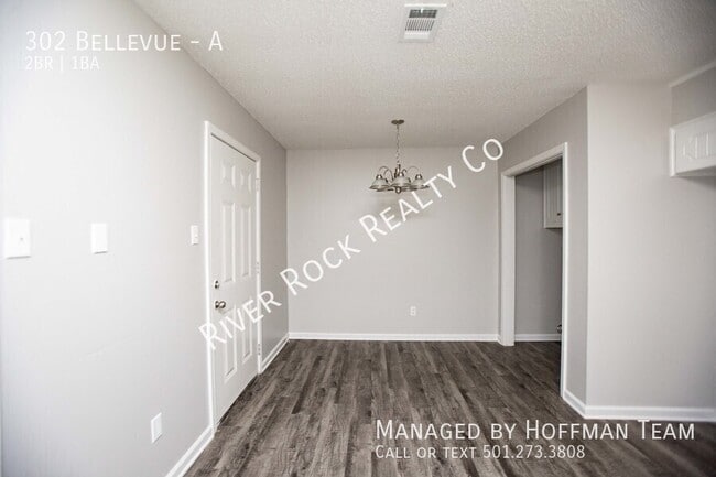 Building Photo - 302 Bellevue-A