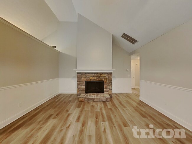 Building Photo - 287 Huntington Dr