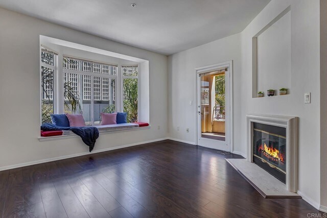 Primary Photo - 2400 Fifth Ave