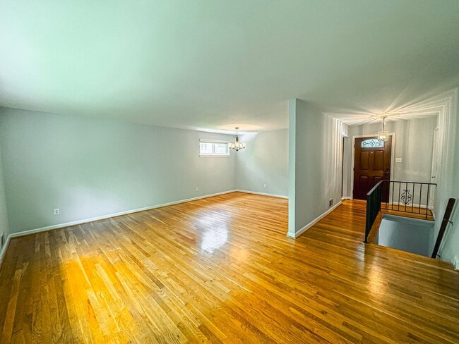 Building Photo - Sought-After 4 Bed 3 Bath L-Shaped Rambler...