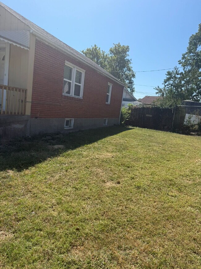 Foto del edificio - 6808 Stratford Ave