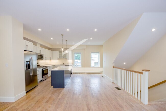 Foto del edificio - Brand New 3,500 Sq. Ft. Luxury Townhouse in Oak Square w Built In Garage! 1st & Security Only, La...
