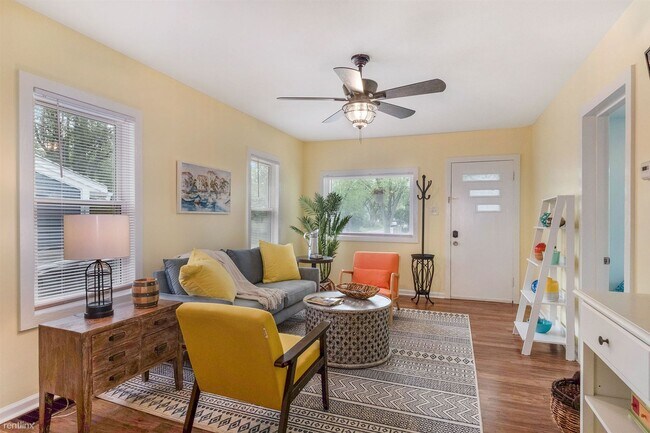 Foto del edificio - 3 br, 2 bath House - 1393 Harpst Street