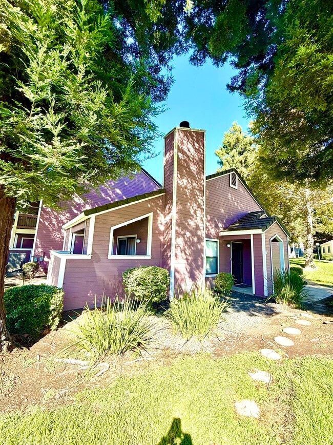 Building Photo - 2713 Harvest Ln