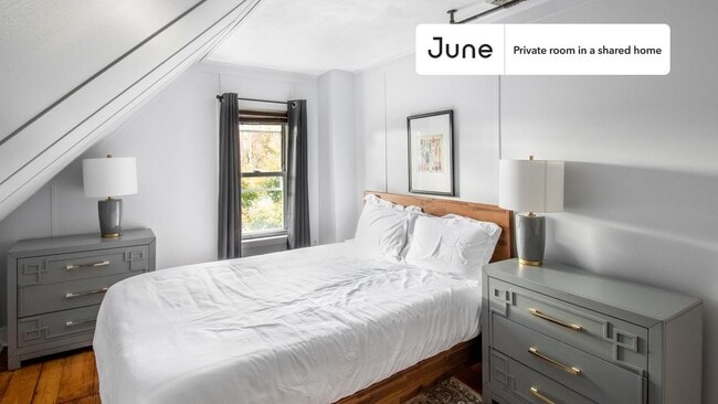 Private bedroom in 4 bed/1.5 bath Home - Private bedroom in 4 bed/1.5 bath Home
