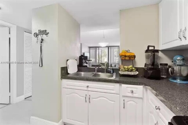 Foto del edificio - 8205 SW 152nd Ave