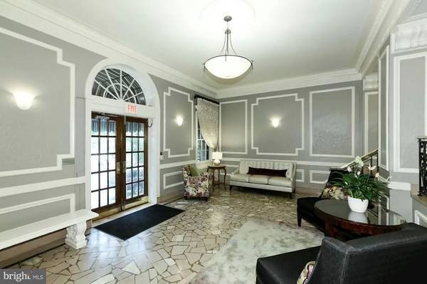 Foto del edificio - 2707 Adams Mill Rd NW