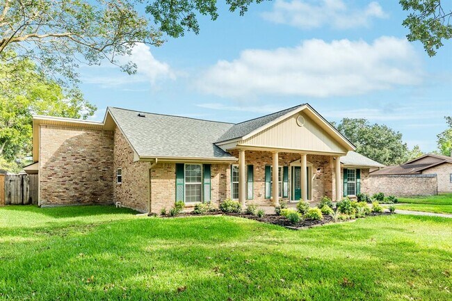 Building Photo - 1910 Claiborne Dr