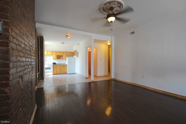 Foto del edificio - 1 br, 1 bath  - 295 Greene Ave 1
