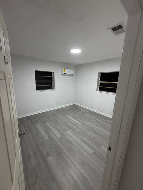 Foto del edificio - 4015 Silver Sands Rd