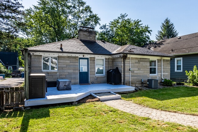 Building Photo - 5860 Primrose Ave