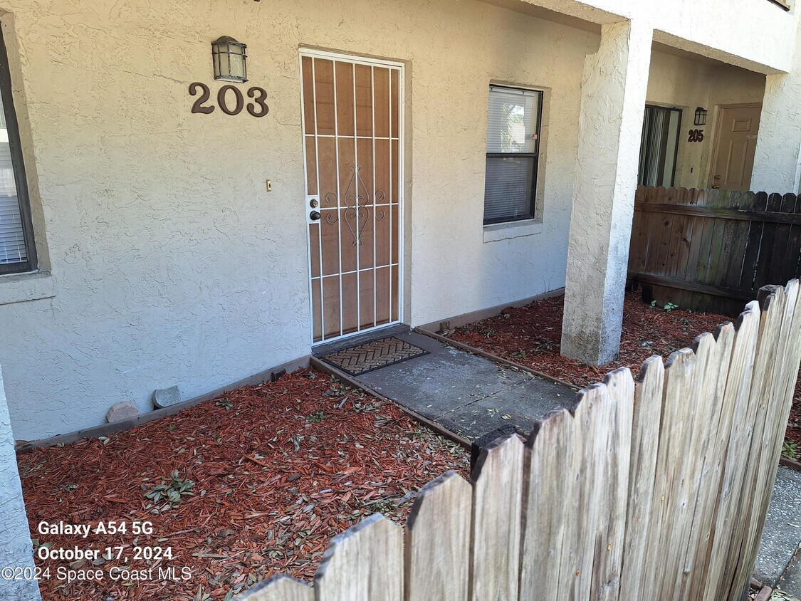 Foto principal - 203 Olmstead Dr