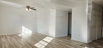 Building Photo - 1542 Diuguid Dr