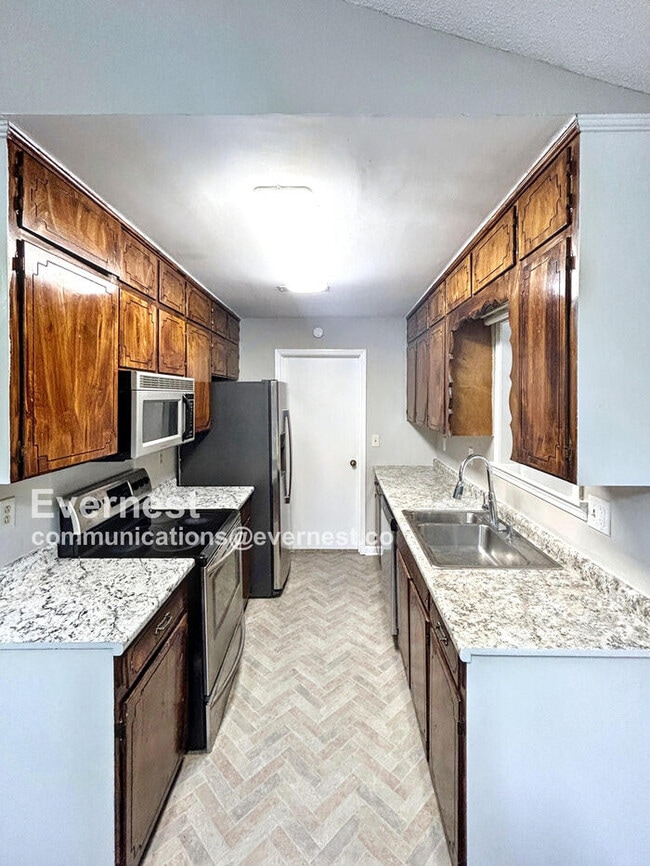 Building Photo - 105 Meadowlark Pl