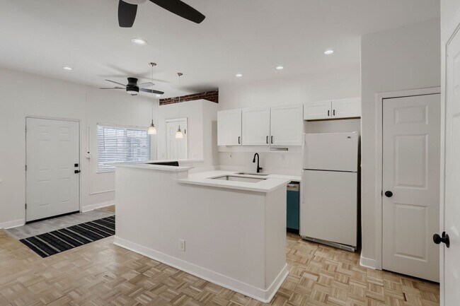 Foto del edificio - 4105-4111 Utica Street