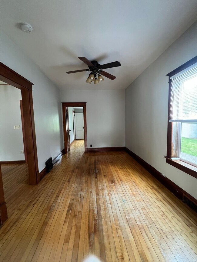 Foto del edificio - 4 Bedroom 2 Bath House Available in Wausau NOW!